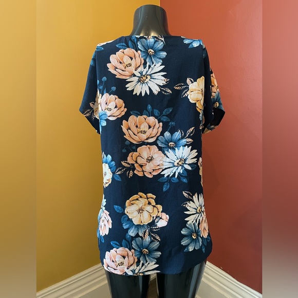 Women’s  Vintage Floral Short Sleeve Blouse ( small ) - Picture 5 of 5